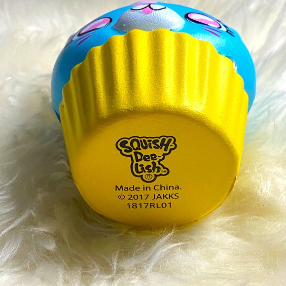 Squish-Dee-Lish Purple Sprinkle Cupcake Squishy - Picture 3 of 3